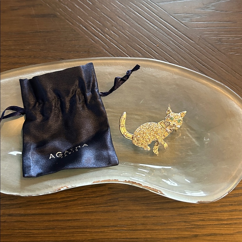 Cat Brooch with Dusty - Picture 2 of 3